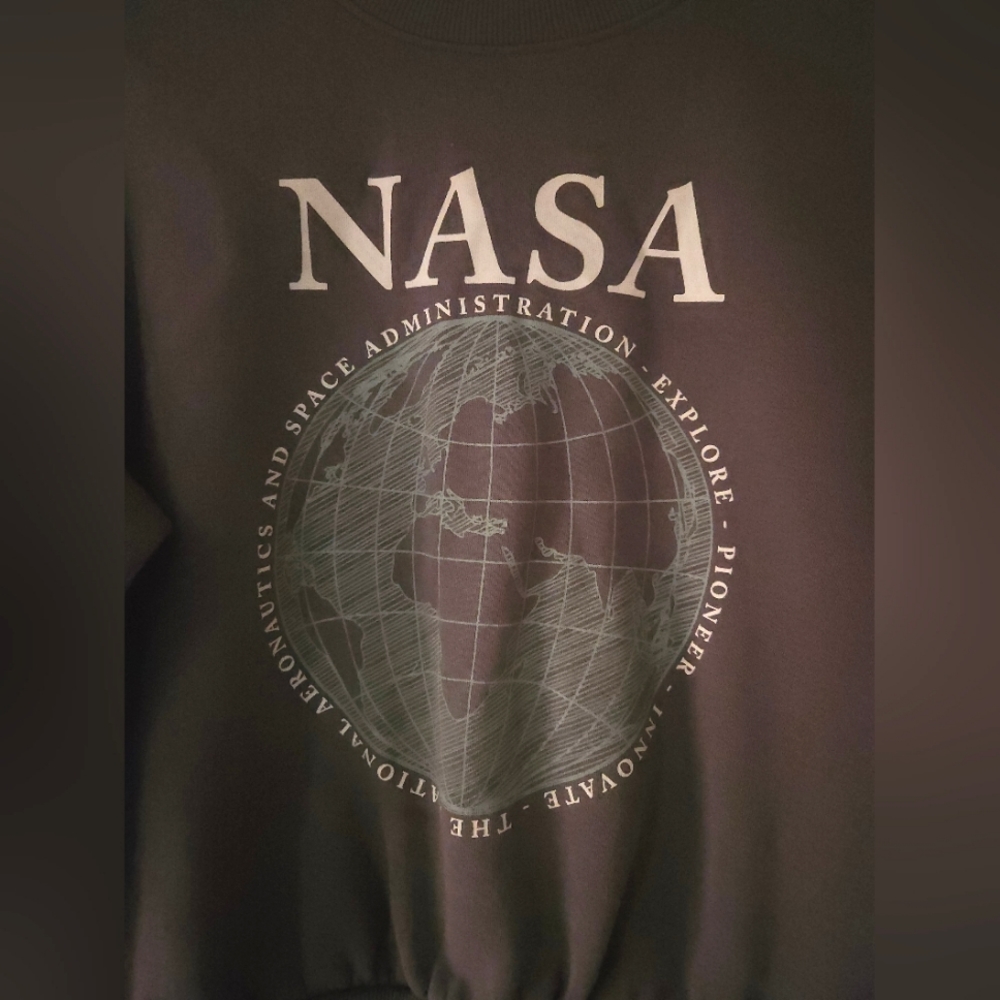 H&M NASA Crop Sweatshirt in Grey, size S - Picture 2 of 8